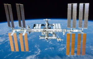 Вдигнаха Международната космическа станция с 2,5 км. по-високо преди скачването със "Съюз"