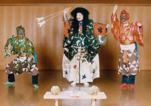 Театър с маски и музика ни среща с японските фолклорни традиции