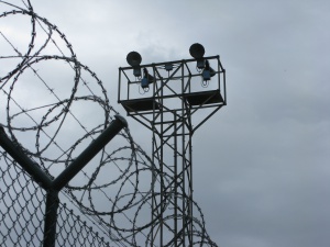 Пускат затворници под домашен арест заради дървеници в килиите на бургаския затвор