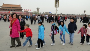 Пекин реагира остро на коментарите на Йотингер за „дръпнатите очи” на китайците