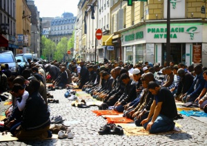Властите във Франция затварят още четири джамии по подозрение за проповядване на радикален ислям