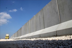 Изградиха 270 км от турската стена по сирийската граница