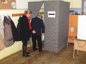 Затруднен е изборният ден в Хасково заради електронното гласуване