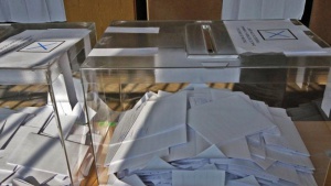 Нарушения пред изборните секции в Турция, трети лица посочват за кого да се гласува
