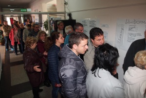 Оплаквания заради опашки пред избирателните секции във Варна