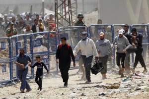 Мигрантските центрове в Сърбия превишават капацитета си