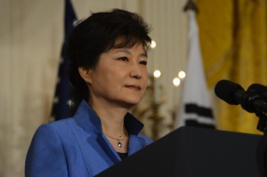 Обискираха офиси на Samsung в Южна Корея заради афертата Гън-хе