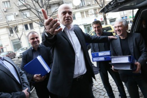 Слави Трифонов: ЦИК прави чудовищна манипулация с гласуването за референдум