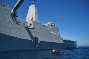 Новият американски боен кораб "Зумвалт" остава без снаряди заради високите цени