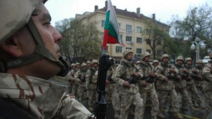 Правителството изпраща още 10 военни в операцията на НАТО в Косово