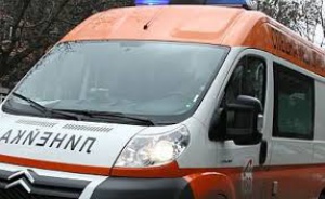 Мъж пострада при верижна катастрофа на кръстовище в Благоевград. Движението е спряно