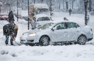 Хаос в Швеция! В Стокхолм затвориха училища заради силен снеговалеж