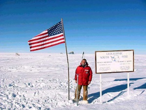 Кери на посещение в американската станция в Антарктида