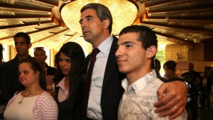 30 първокурсници в неравностойно положение получават финансова помощ по инициативата "Подкрепи една мечта"