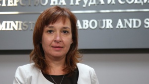 Русинова: Създаваме мрежа от социални, здравни и образователни услуги в цялата страна
