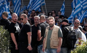 Крайнодясната "Златна зора" се възползва от бежанската криза на гръцките острови