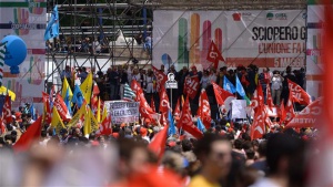 Хиляди на протест в Италия преди референдума, който може да доведе до излизане на страната от ЕС