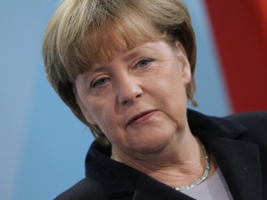 Консервативният блок на Меркел решава в понеделник кого да подкрепи за президент