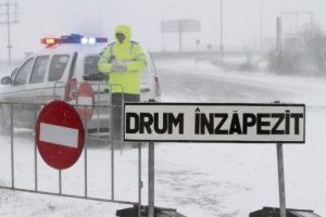 В Румъния евакуират над 30 туристи заради силните снеговалежи