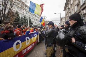 Хиляди излязоха на протест в Молдова срещу новоизбрания президент