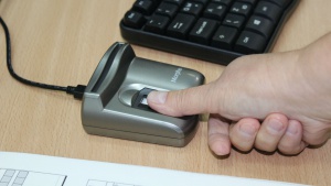БСП: Предстоят разговори за премахване на пръстовия отпечатък в болниците