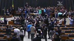 Граждани нахлуха в бразилския парламент