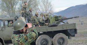 Военните в Казанлък почетоха с треноровка пред ученици празника на Сухопътните войски