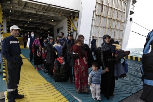Гърция с предложение: Да се направи нов бежански лагер на остров Хиос
