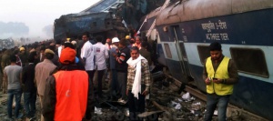 Приключи операцията по намиране на оцелели след влаковата катострофа в Индия. Загиналите са общо 146