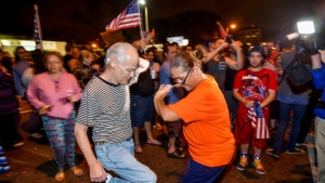 Хиляди кубинци в САЩ отпразнуваха новината за смъртта на Фидел Кастро