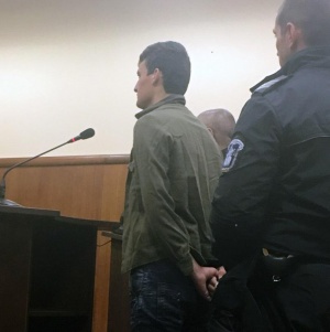 Спецсъдът остави в ареста афганистанеца, запалил българското знаме при бунтовете в Харманли