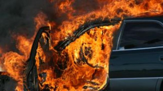 Два леки автомобила изгоряха в Благоевград