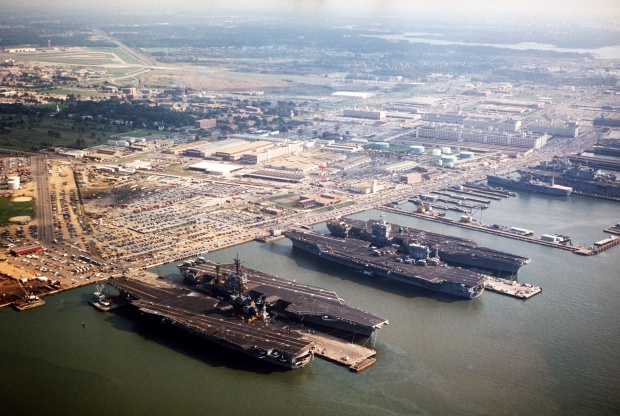 Затвориха американска военноморска база заради нападение
