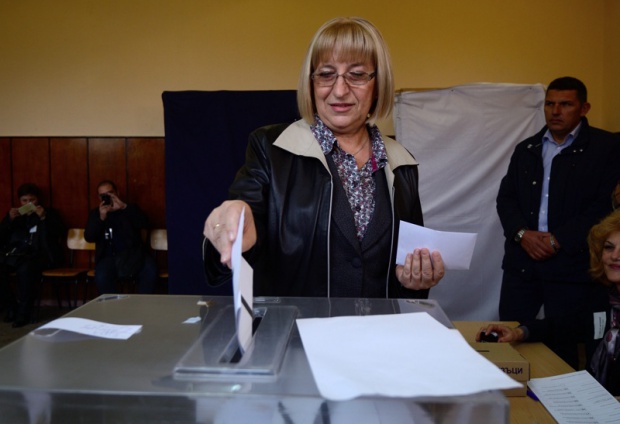 Цачева: Гласувах за повече справедливост в българското общество