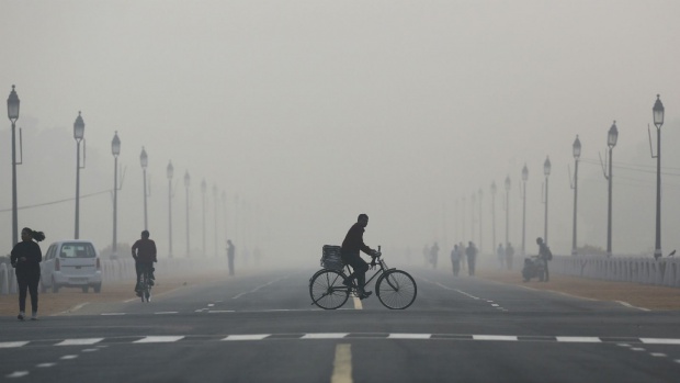 В Индия затварят училища заради най-тежкия смог от години