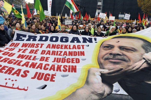 ФАЦ: Ердоган следва Русия. Турция трябва да стане нещо средно между полуавторитарна държава и диктатура