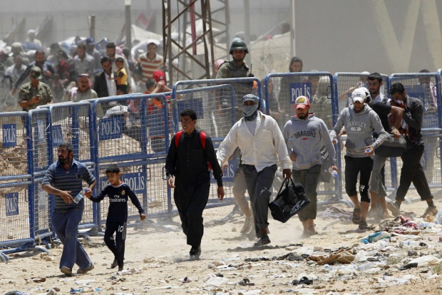 Мигрантските центрове в Сърбия превишават капацитета си