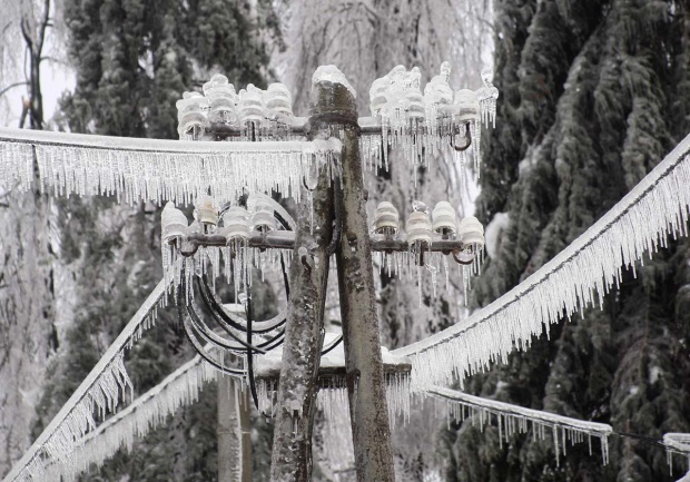 Шест области в Украйна останаха без ток заради силен снеговалеж