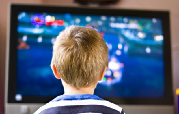 Ново проучване: Повече от час на ден пред телевизор или компютър уврежда децата