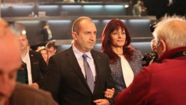 Новата първа дама на България: Коя е жената до Румен Радев?