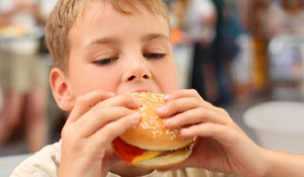 Американски учени: По-склонни към затлъстяване са децата, родени с Цезарово сечение