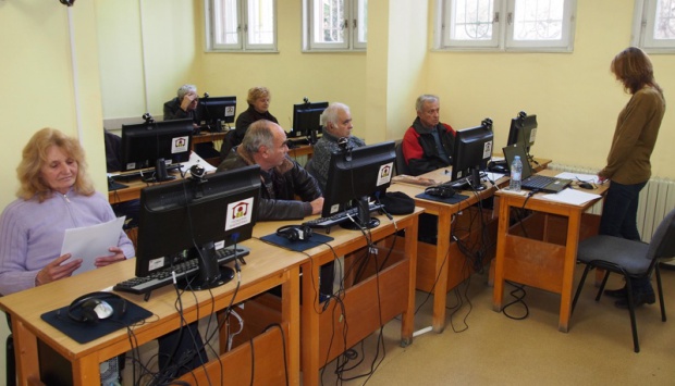 Курсове по компютри за възрастни хора във Варна