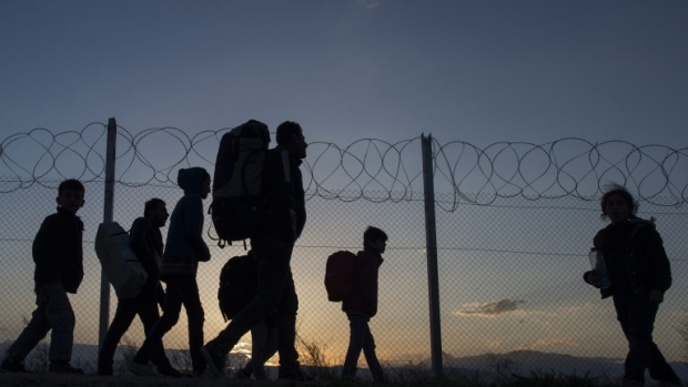 В Испания задържаха нелегални мигранти дошли от Турция. Скрили се в товарен камион