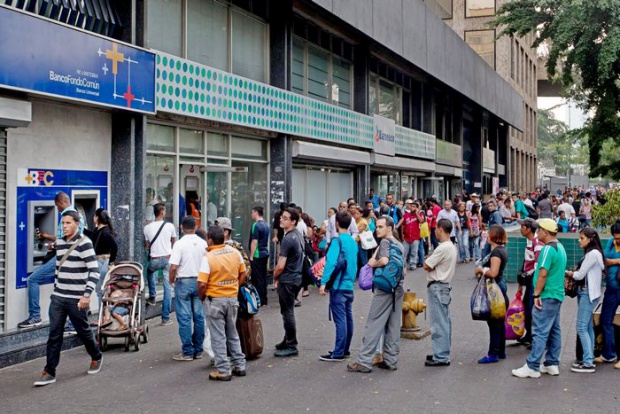 Във Венецуела въвеждат лимит на сумите за теглене от банкоматите в страната