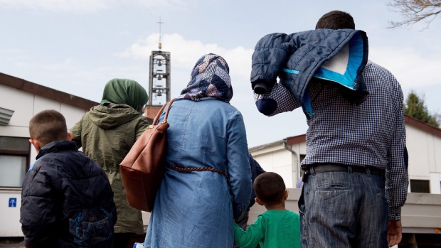 Срещу мигранти! В Мюнхен издигат стена, за да се предпазят от бежански лагер