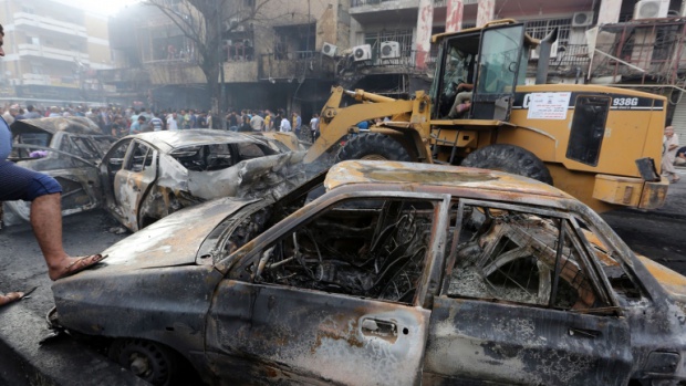 Най-малко 4-ма загинаха при атентат с кола-бомба пред болница в Бенгази