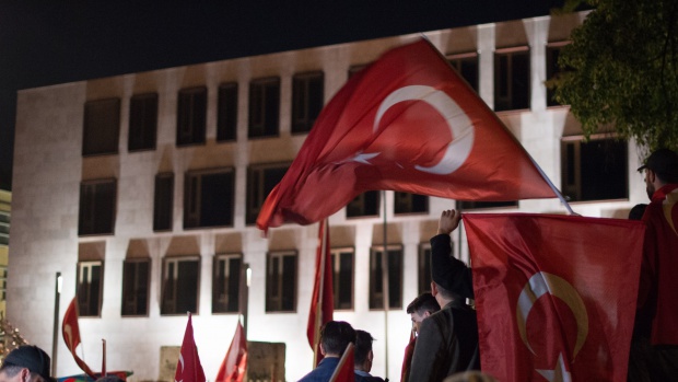 110 000 души са уволнените след опита за преврат в Турция