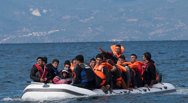 Испански военни спасиха 227 мигранти край бреговете на Либия