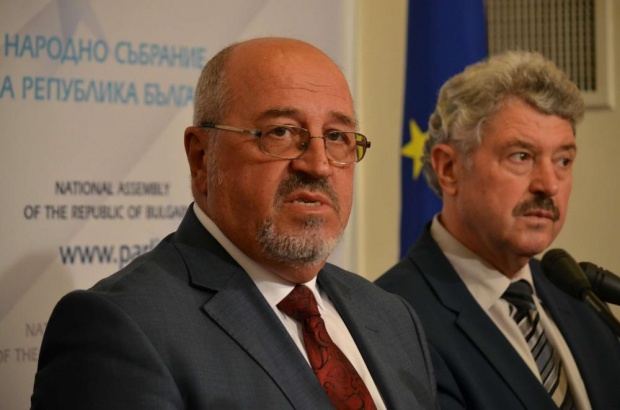 Кючуков: Мигрантите, които отказват лечение, трябва да бъдат настанени в центрове от затворен тип