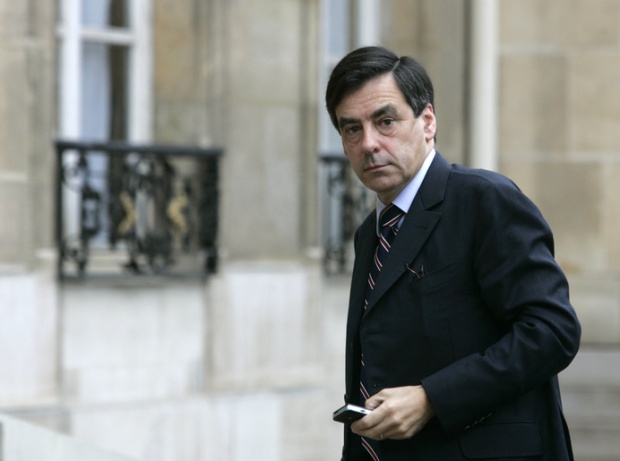 Фийон остава фаворит за предстоящите избори във Франция